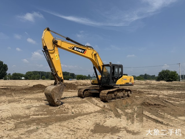 三一重工 SY215C-9 挖掘机