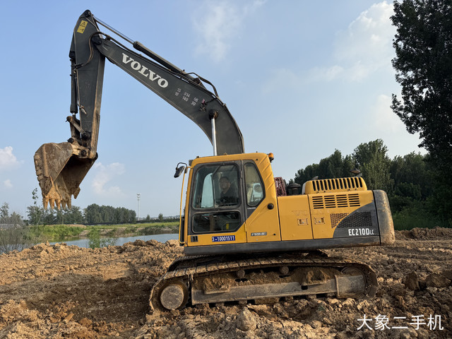 沃尔沃 EC210BLC 挖掘机