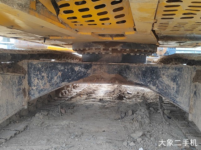 龙工 LG6150 挖掘机