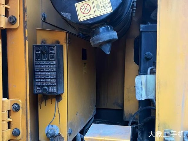 现代 R225LC-7 挖掘机