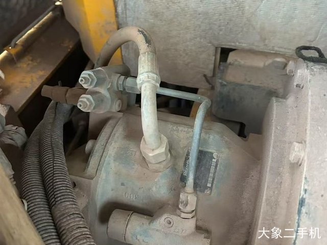 龙工 LG6075 挖掘机