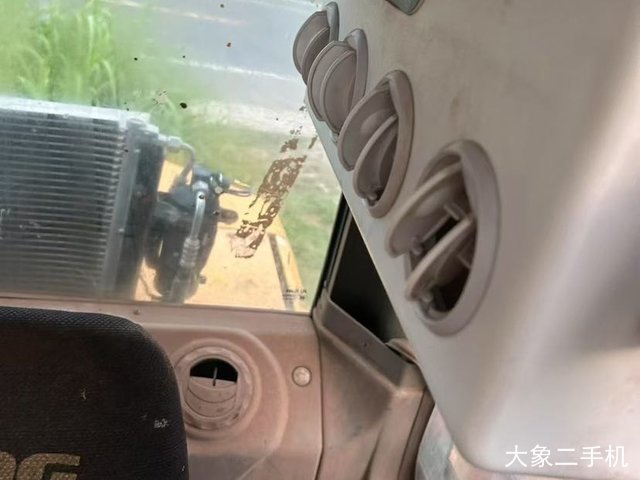 龙工 LG6075 挖掘机