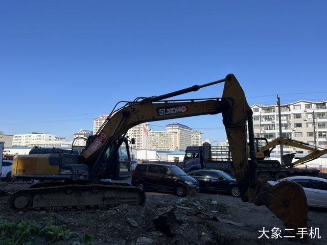 徐工 XE270DK 挖掘机