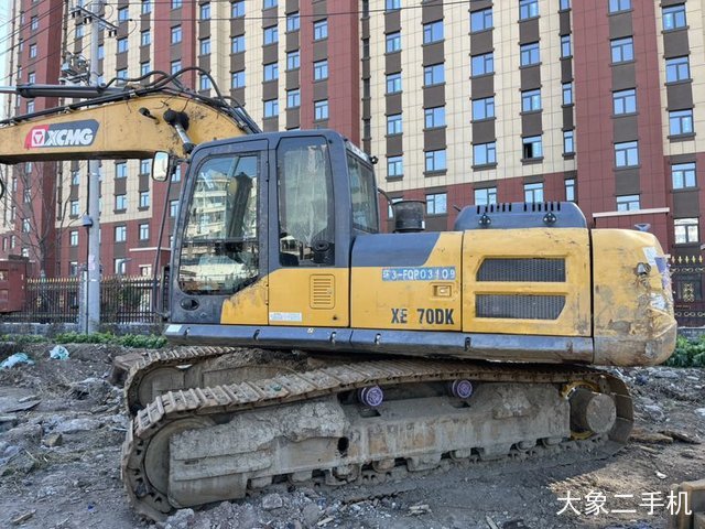 徐工 XE270DK 挖掘机