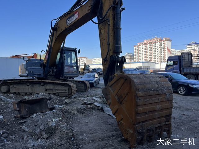 徐工 XE270DK 挖掘机