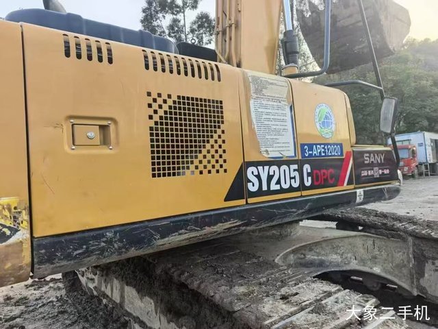 三一重工 SY215C-10 挖掘机