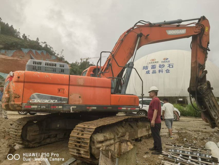 Doosan DX300LC-9C photo
