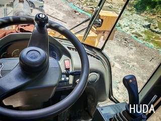 LOVOL Heavy Industry FL956H Loader - 5
